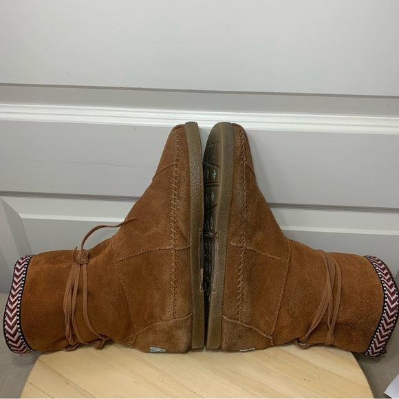 Toms Suede Leather Fleeced Moccasin Boots Rusty Brown Sz 8 Fleece Lining Native - Picture 10 of 16